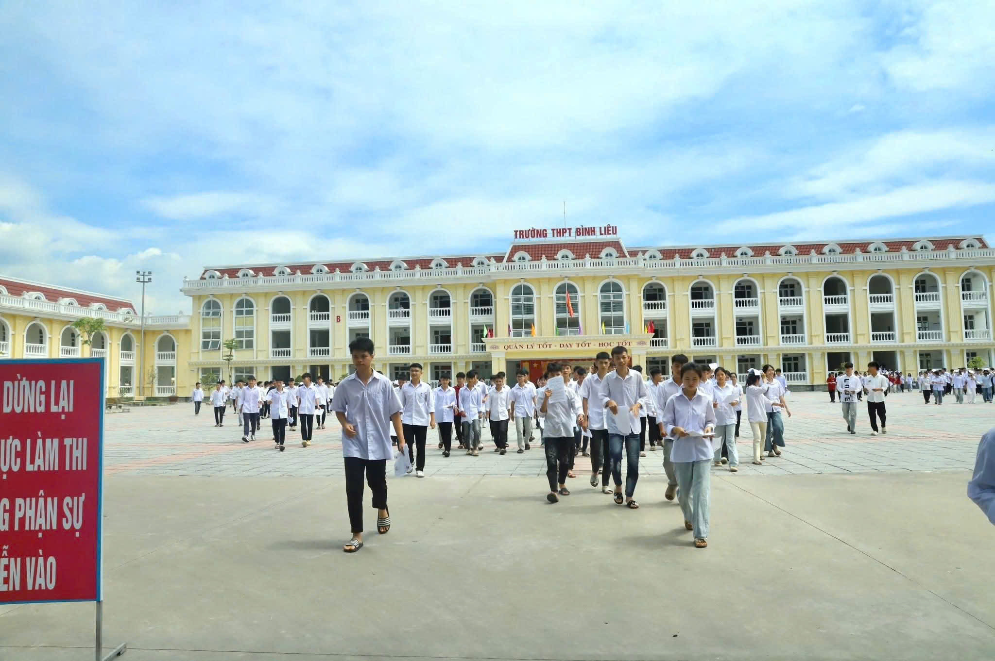Theo Nghị quyết số 262, Chính phủ yêu cầu Bộ GD&ĐT nghiên cứu, hoàn thiện phương án tổng thể đổi mới thi, kiểm tra, tuyển sinh theo hướng thực chất, gọn nhẹ, thuận tiện, giảm chi phí xã hội. Ảnh: Mỹ Dung