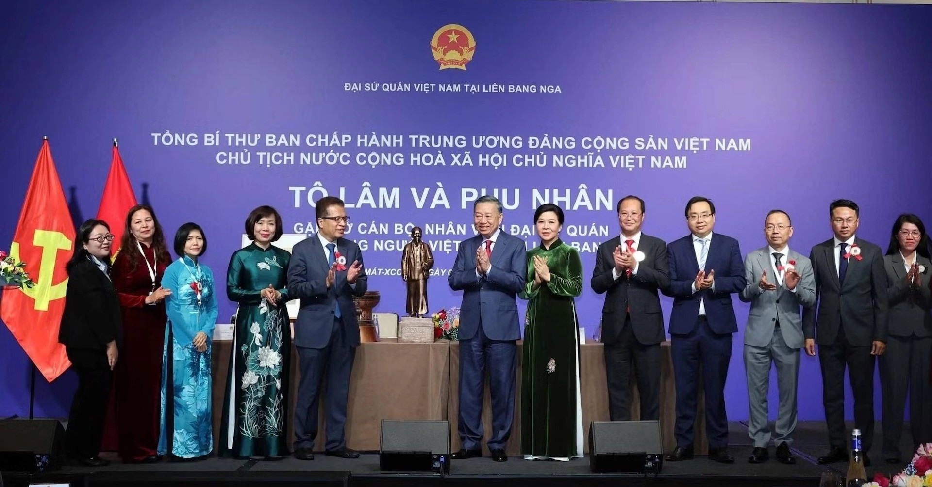 Tổng Bí thư, Chủ tịch nước gặp gỡ cộng đồng người Việt Nam tại Liên bang Nga 