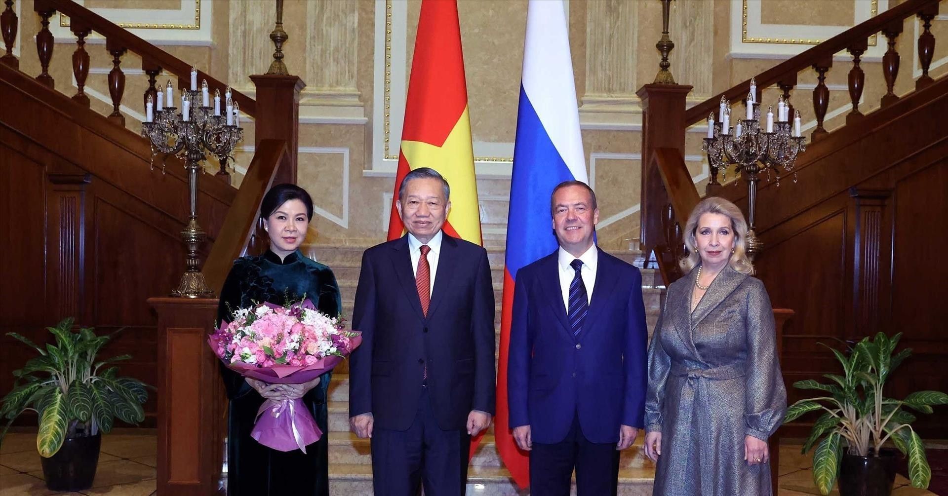 Tổng Bí thư, Chủ tịch nước gặp Chủ tịch Đảng Nước Nga Thống nhất Dmitry Medvedev