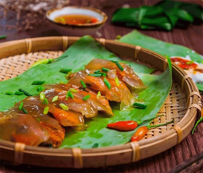 Bánh bèo, bánh nậm, bánh bột lọc cũng tạo nhiều dấn ấm cho ẩm thực Huế. Ảnh: ivivu.com