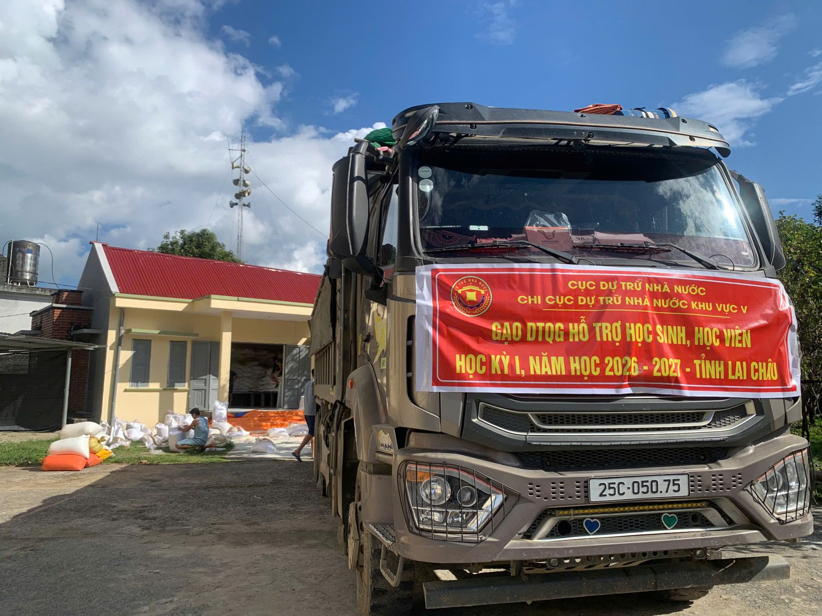 Đưa gần 60.000 tấn gạo đến học sinh vùng khó: Cần thống nhất từ chính sách đến thực tế