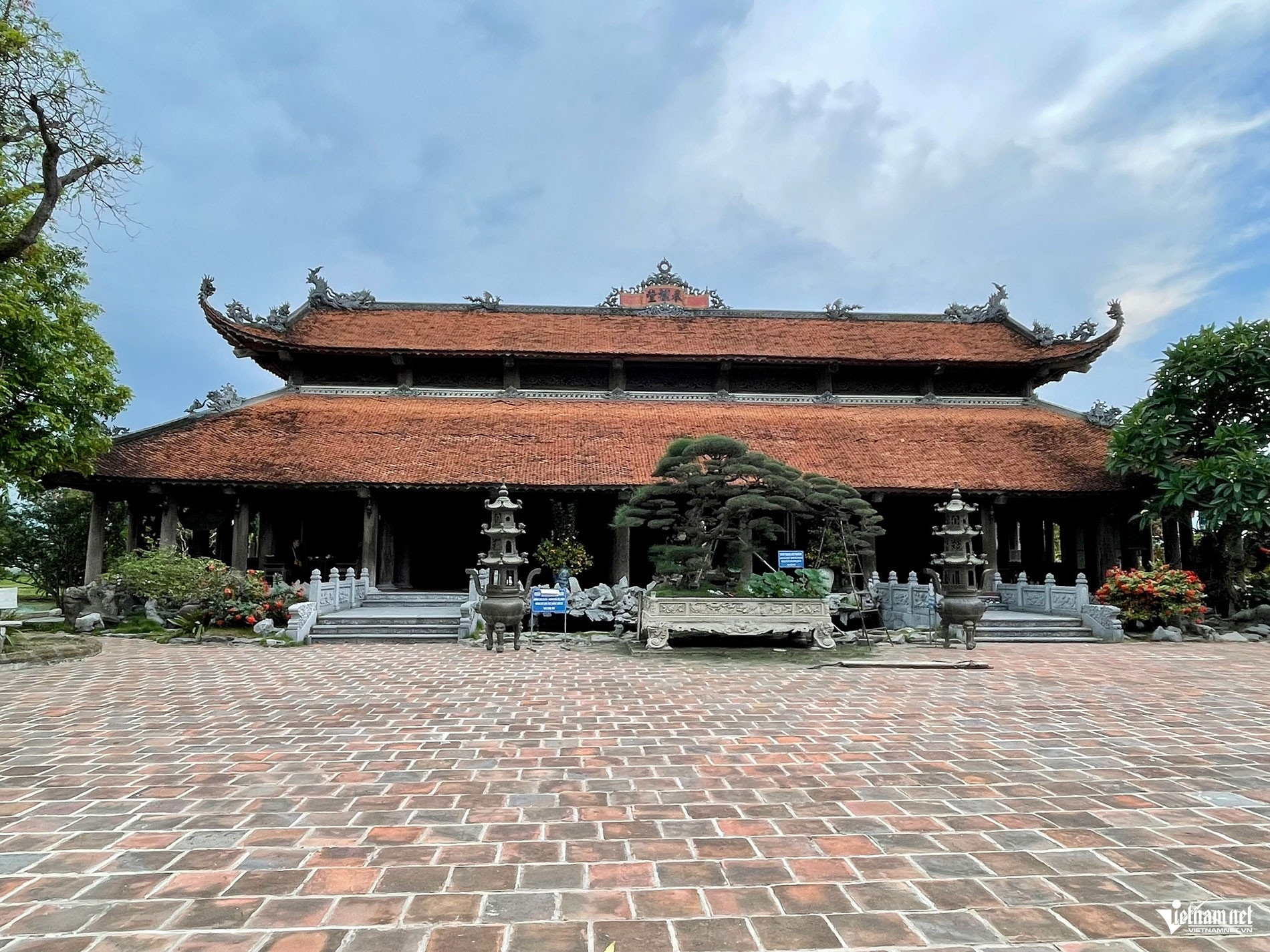 https://static-images.vnncdn.net/vps_images_publish/000001/000003/2026/9/13/w-chua-nom-8-178.jpg