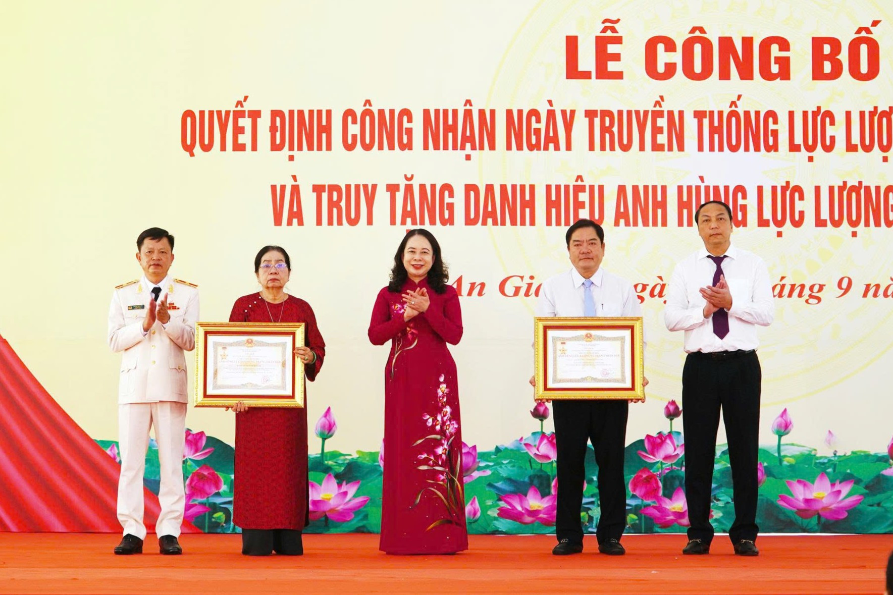 Truy tặng