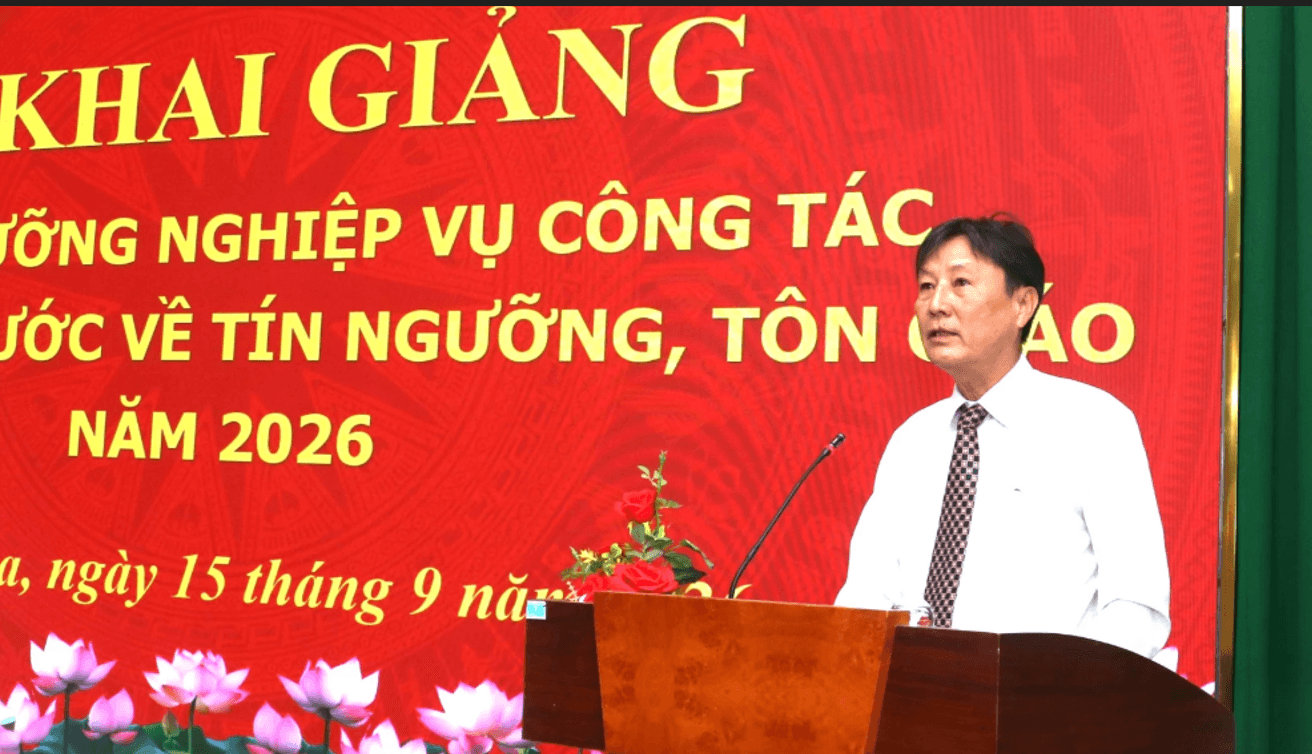 Ông Phạm Duy Khánh - Phó Giám đốc Sở Dân tộc và Tôn giáo tỉnh Khánh Hòa, phát biểu khai mạc lớp bồi dưỡng. Ảnh: T.N