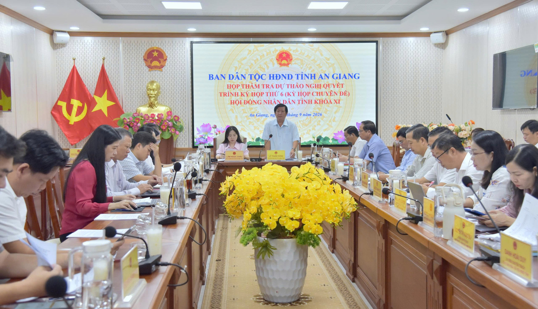 Ban Dân tộc HĐND tỉnh An Giang chủ trì kỳ họp chuyên đề. Ảnh: Cẩm Linh