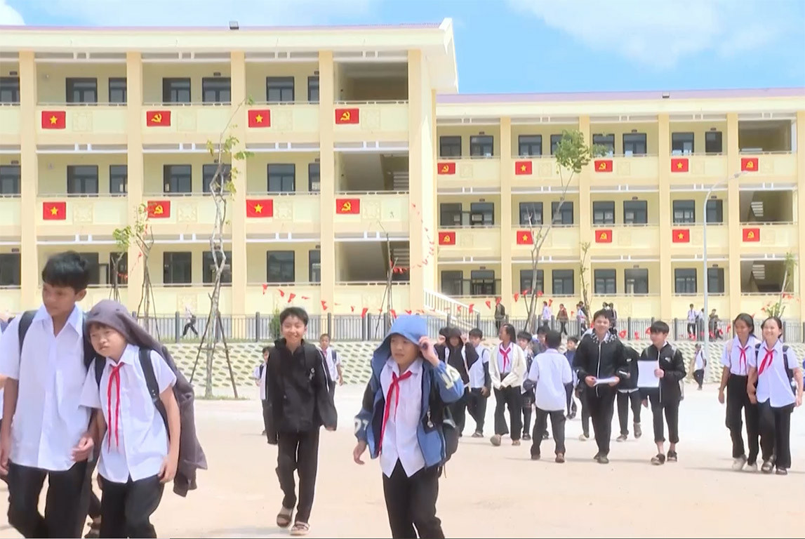 [Video] Ngôi trường đẹp như mơ ở vùng biên Ia Púch, nhân niềm vui cho thầy và trò 