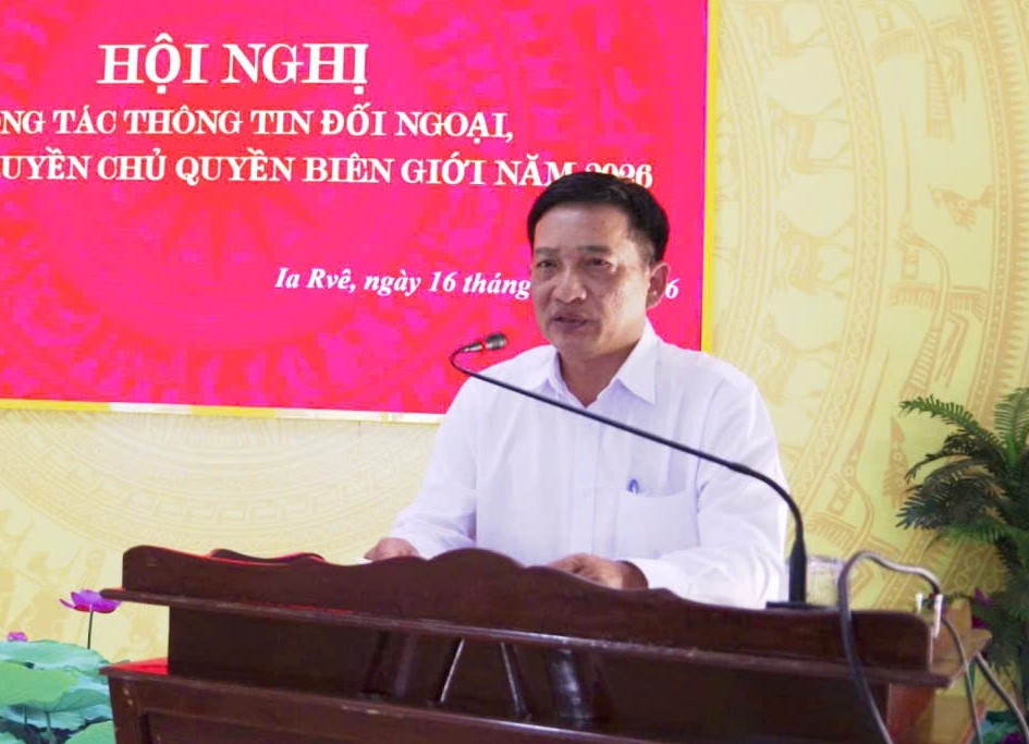 Ông Nguyễn Quốc Hiệp, Phó Giám đốc Sở Văn hóa, Thể thao và Du lịch tỉnh Đắk Lắk chia sẻ tại hội nghị