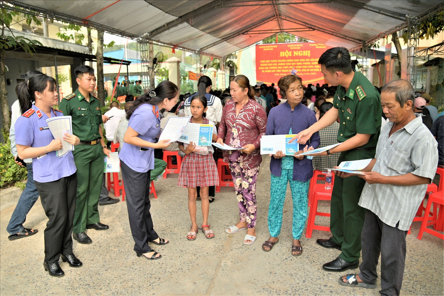 Đẩy mạnh phổ biến pháp luật cho đối tượng đặc thù và người Việt ở nước ngoài