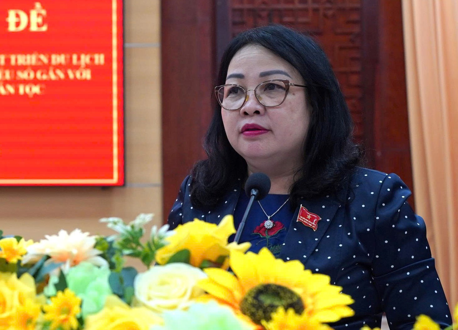 Bà Cao Thị Hòa An, Ủy viên Trung ương Đảng, Phó Bí thư Thường trực Tỉnh ủy, Chủ tịch HĐND tỉnh Đắk Lắk phát biệu tại hội nghị