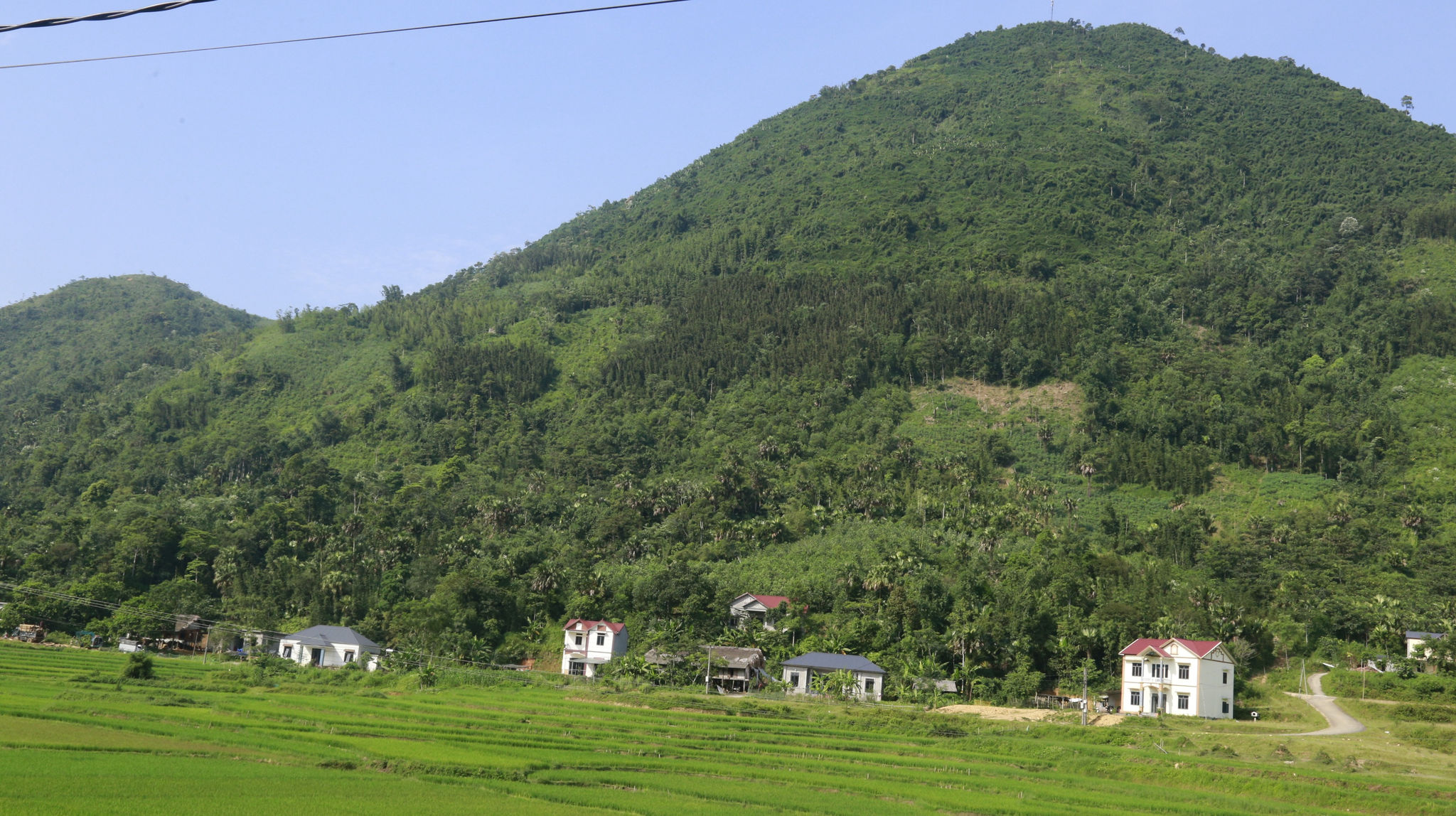 Diện mạo mới của thôn Đèo Mương, xã Tân Sơn.