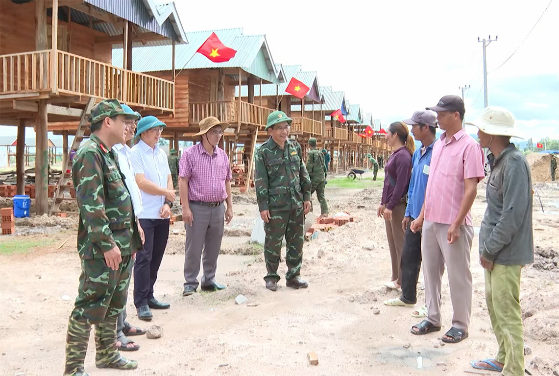 [Video] “Thần tốc” đưa dân vùng ngập lụt Ia Tul đến nơi ở mới 
