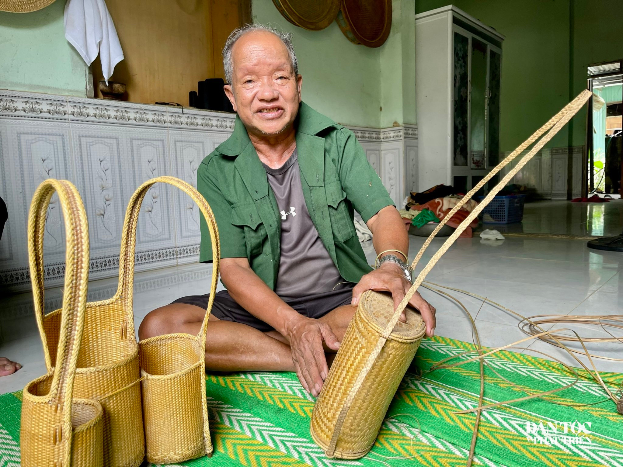 chiếc mâm 2