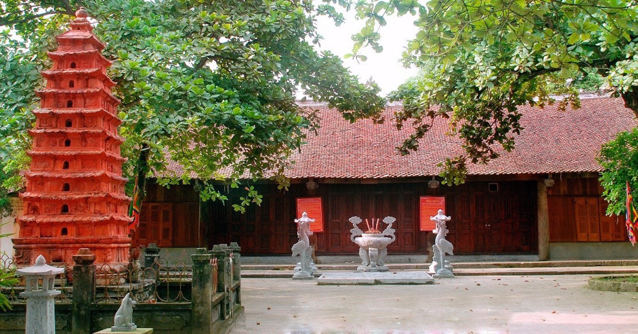 Bí ẩn tín ngưỡng sau những linh vật đá và tháp đất nung hơn 350 năm tuổi 