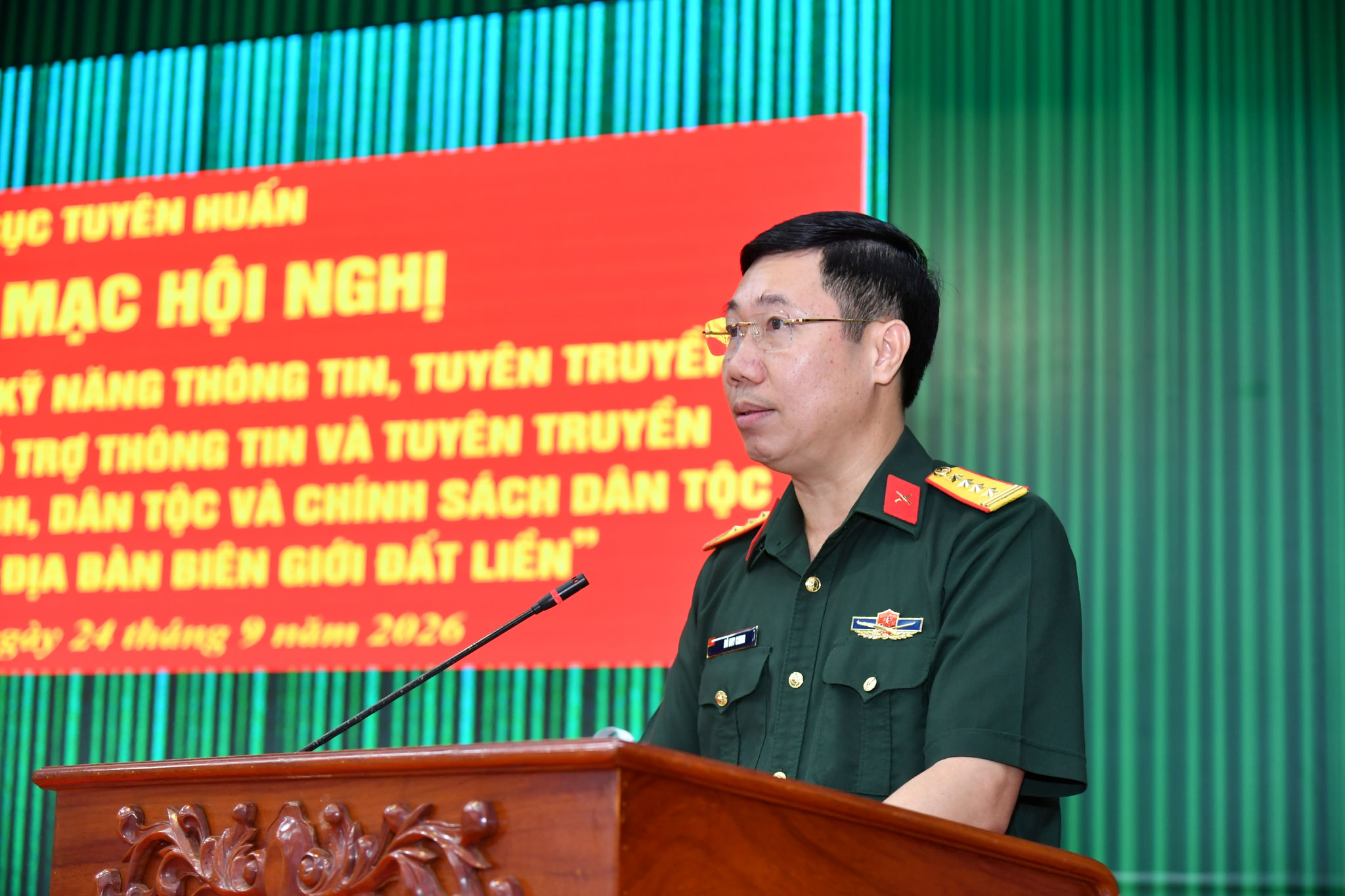 Đại tá Đỗ Duy Chinh, Phó Cục trưởng Cục Tuyên huấn yêu cầu Ban Tổ chức và học viên nghiêm túc triển khai các nội dung tập huấn theo đúng chương trình đã xác định. Ảnh: Hữu Tài