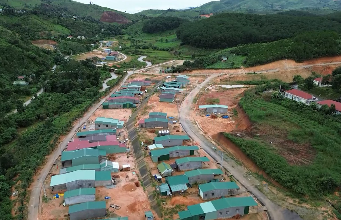 [Video] Nhà mới, tương lai mới ở dự án ổn định dân cư Mô Pả 