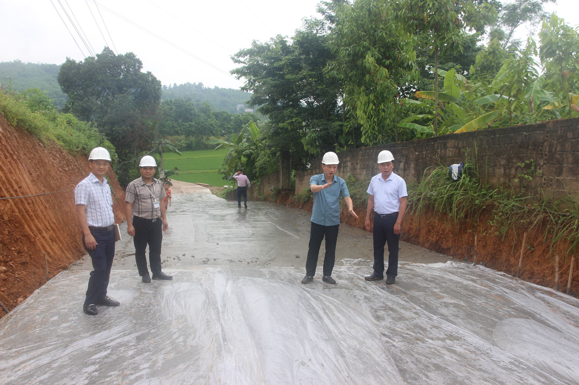 Lào Cai “thúc” các xã, phường giải ngân vốn Chương trình MTQG 