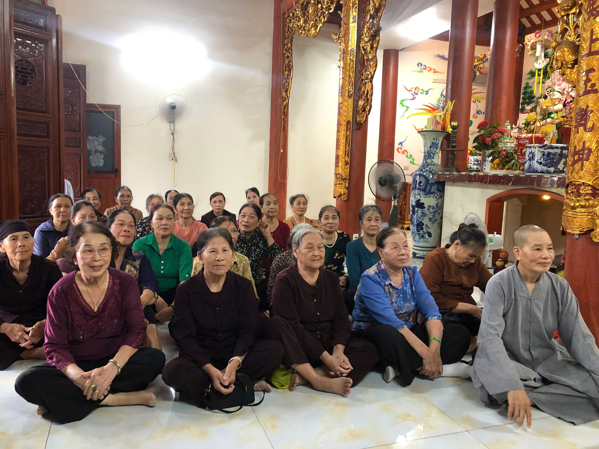 Các tăng ni, phật tử tham gia lớp “Bình dân học vụ số” 