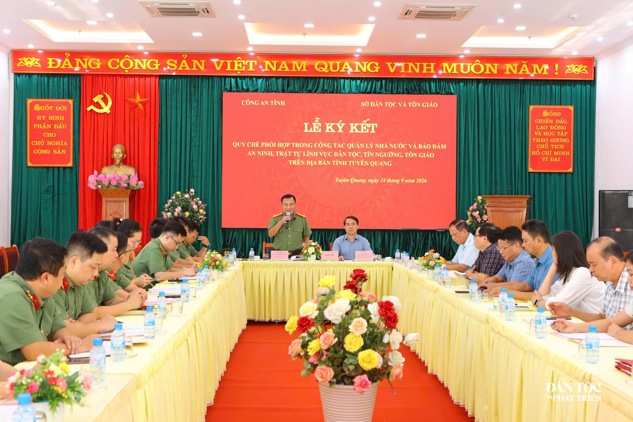 at12345ue_9.jpg