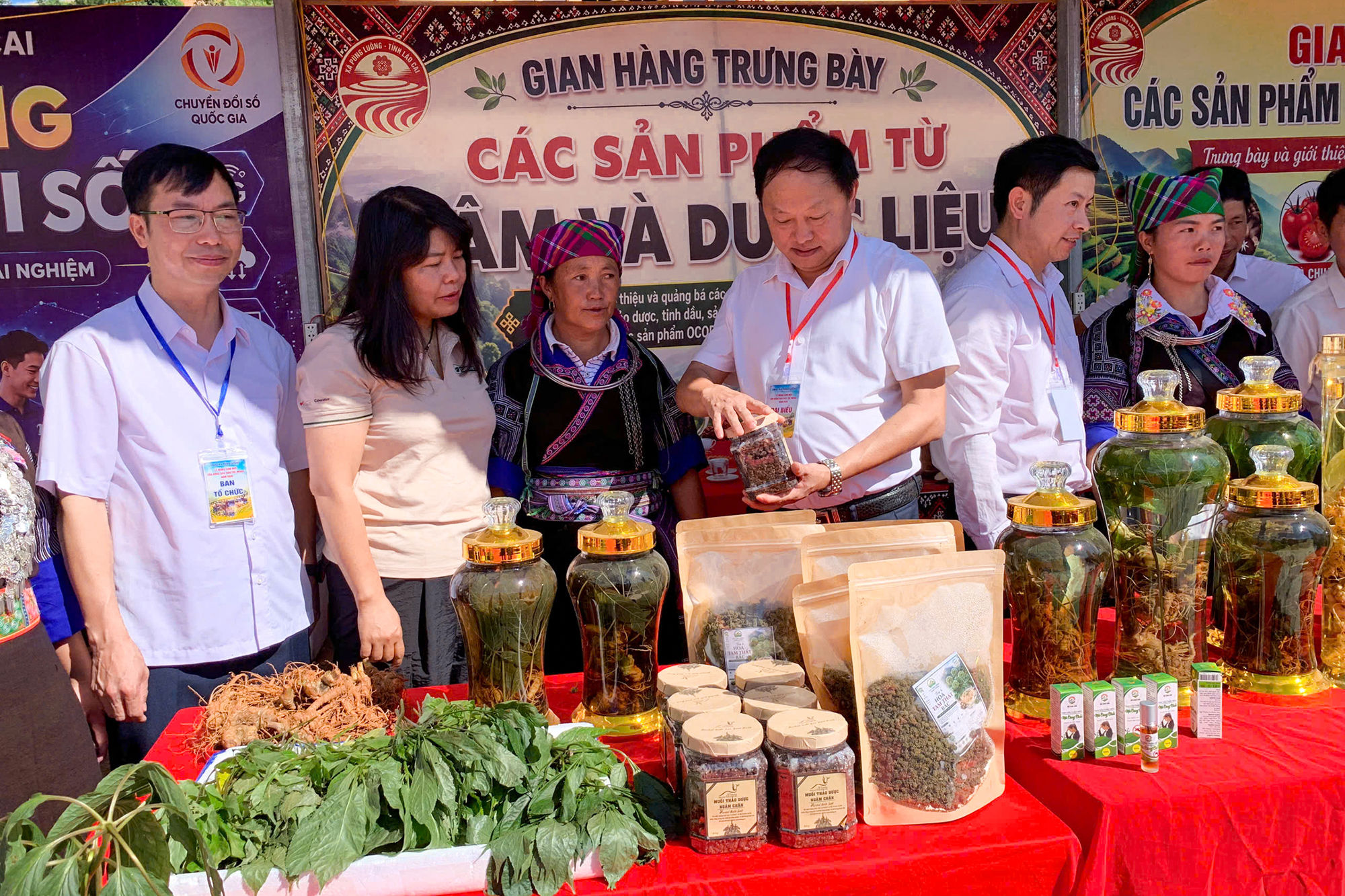ảnh 7 trưng bày sản vật địa phương