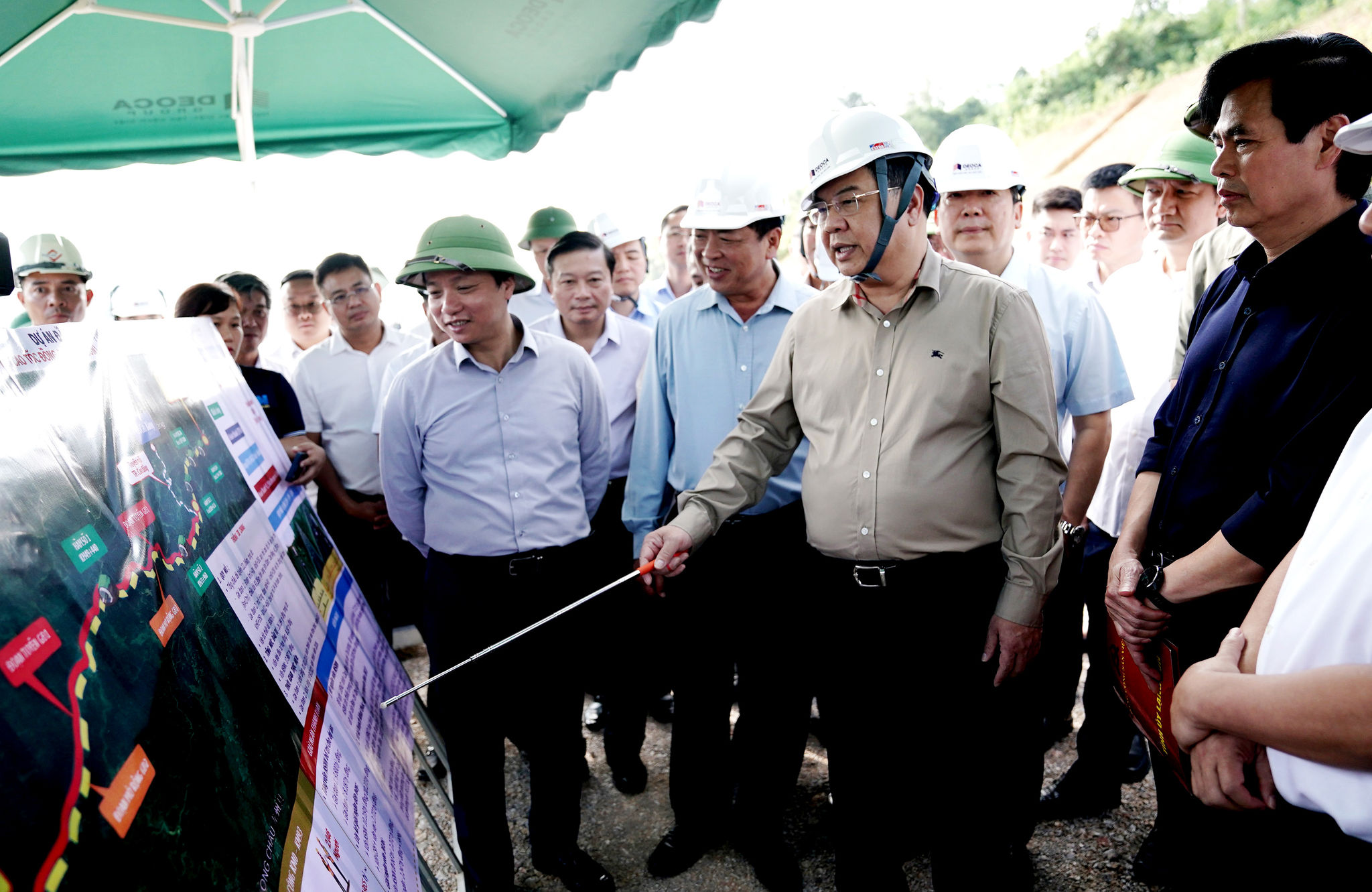 Phó thủ tướng yêu cầu tăng tốc, thông tuyến 2 cao tốc trước Tết nguyên đán 2027