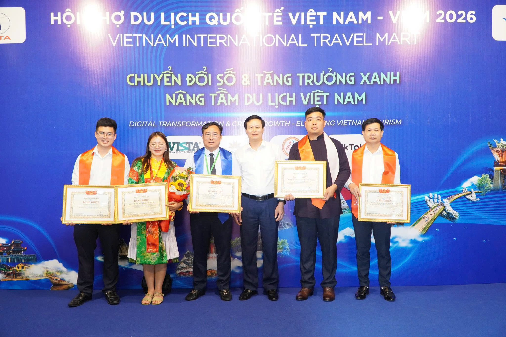 Hồng Thái