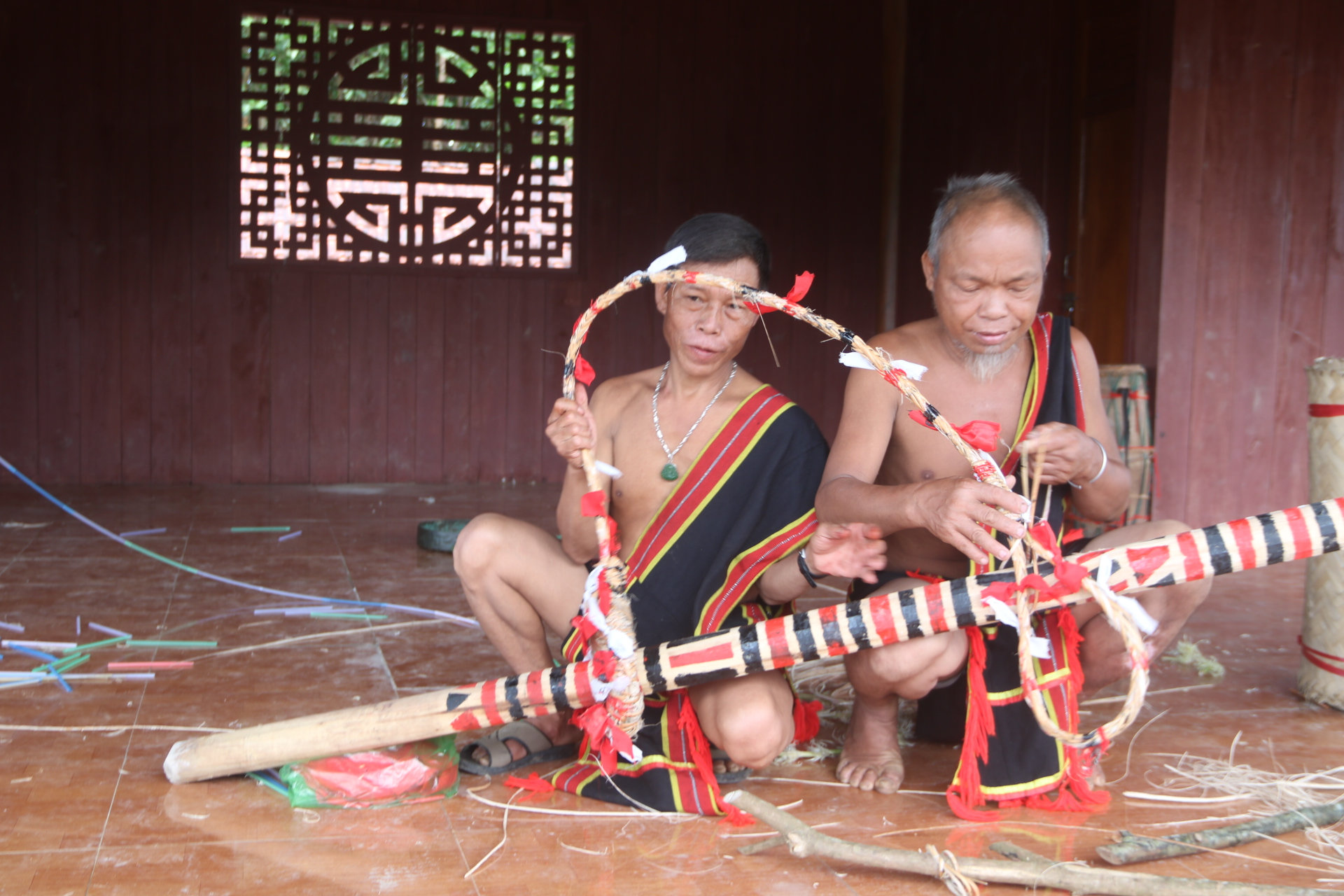 “Báu vật” của người Ca Dong trên đỉnh Long Sơn 