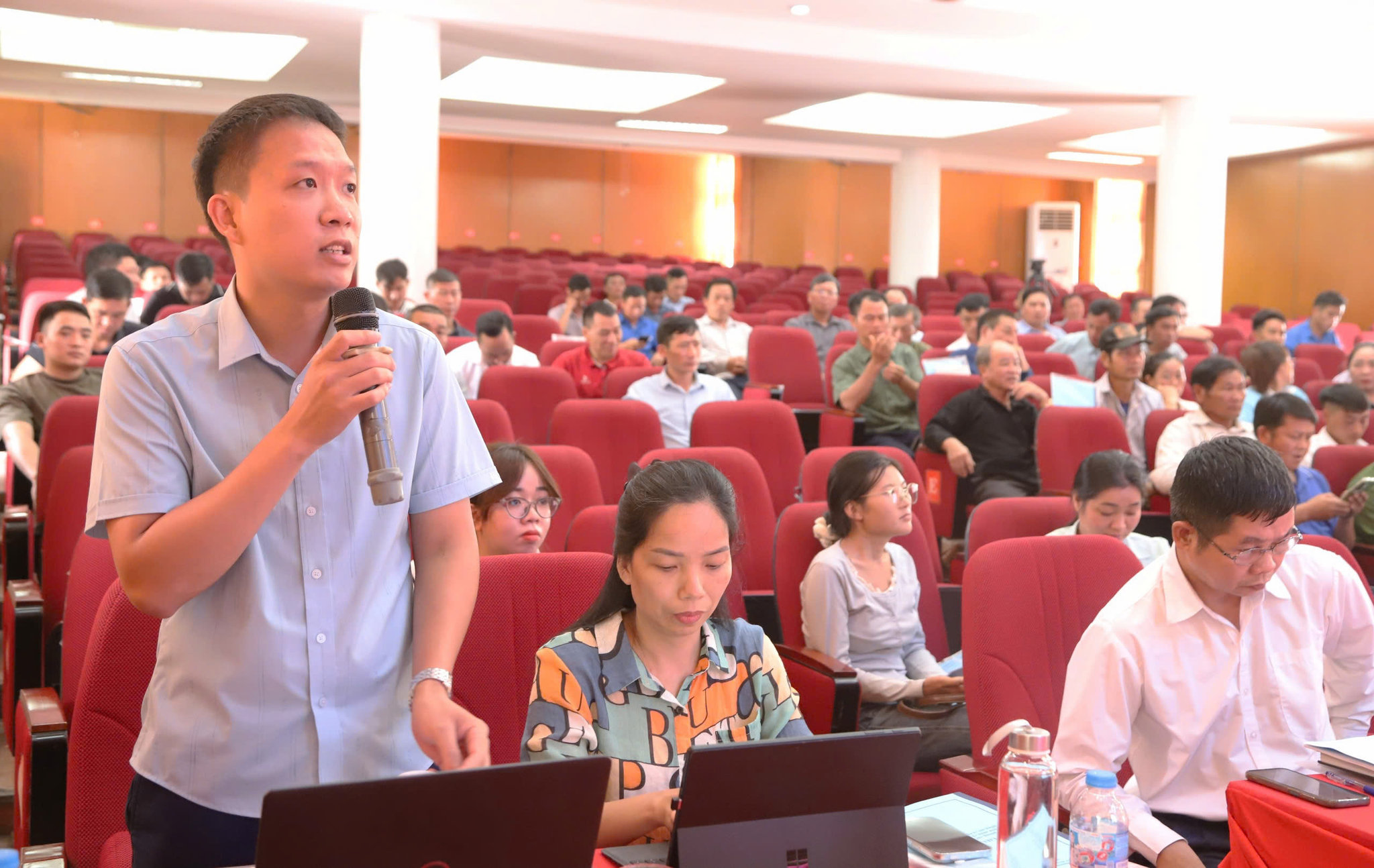 đại biểu hỏi 