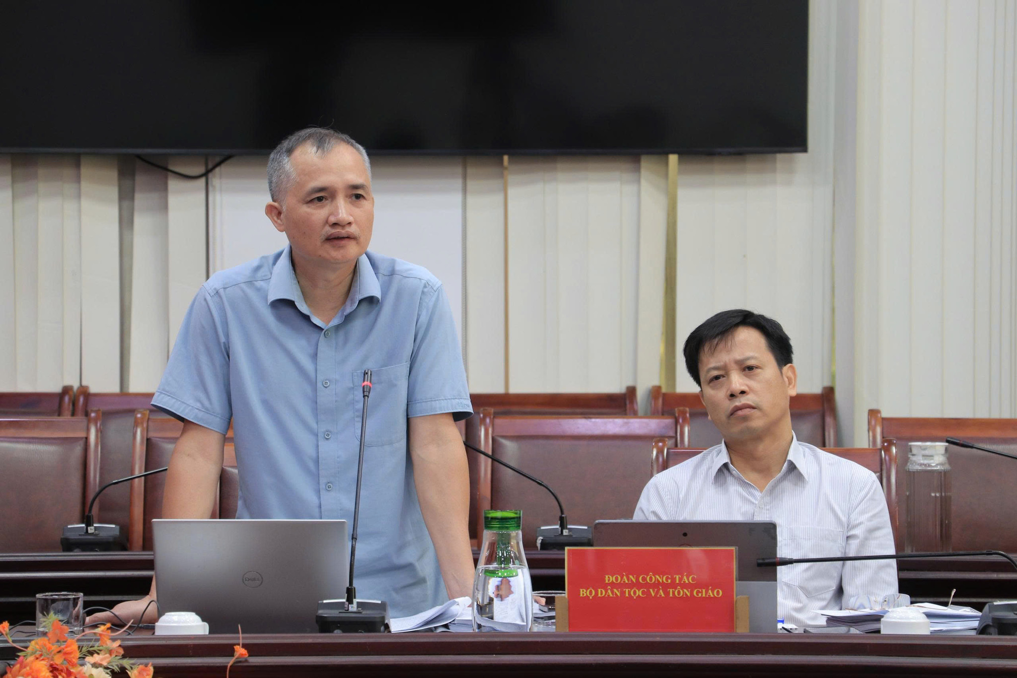 Các thành viên Đàon công tác tham gia góp ý kiến tại buổi làm việc. Ảnh: Như Ngọc