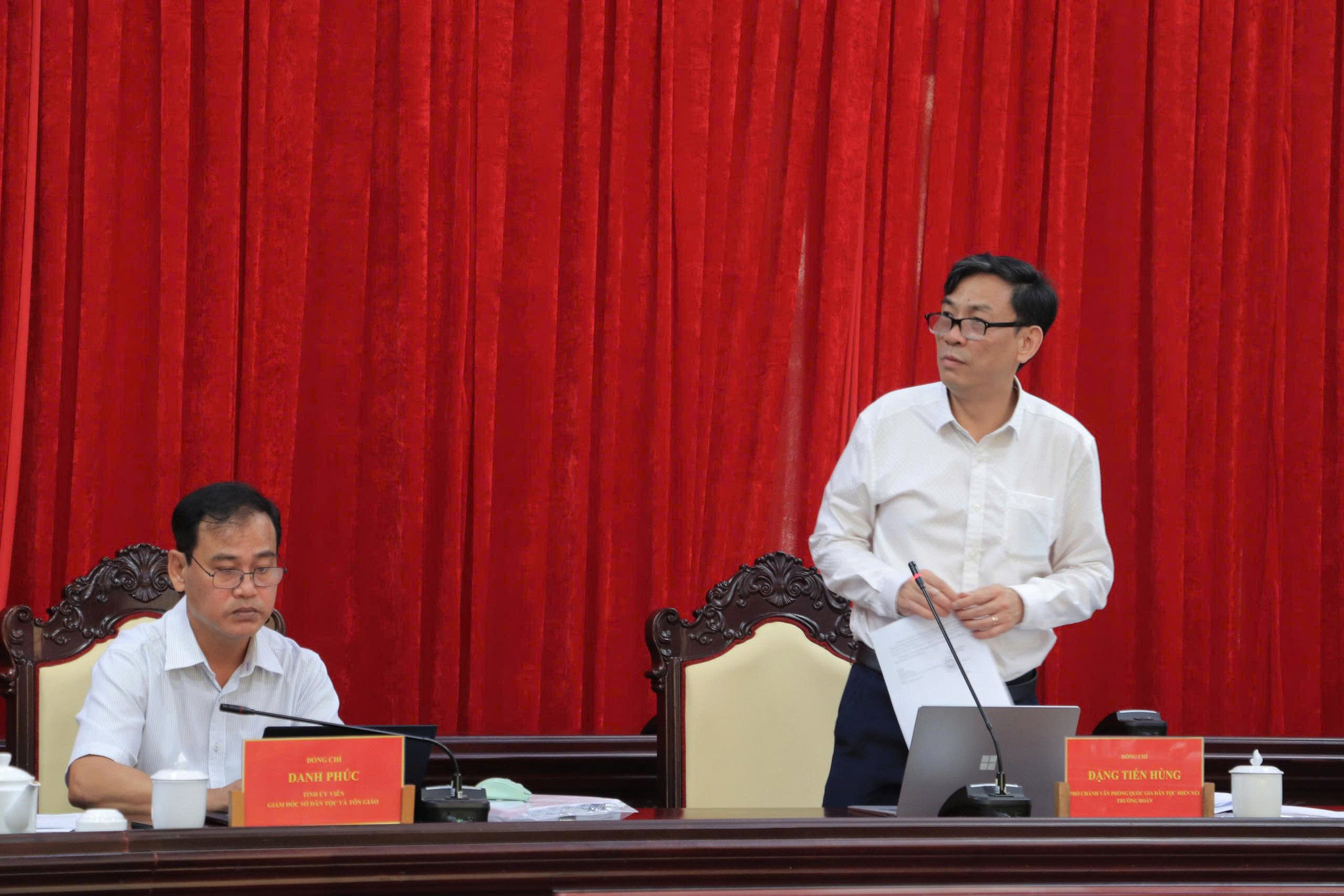 Ông Đặng Tiến Hùng, Phó Chánh Văn phòng Quốc gia về Dân tộc và miền núi (Bộ Dân tộc và Tôn giáo) phát biểu tại buổi làm việc. Ảnh: Như Ngọc