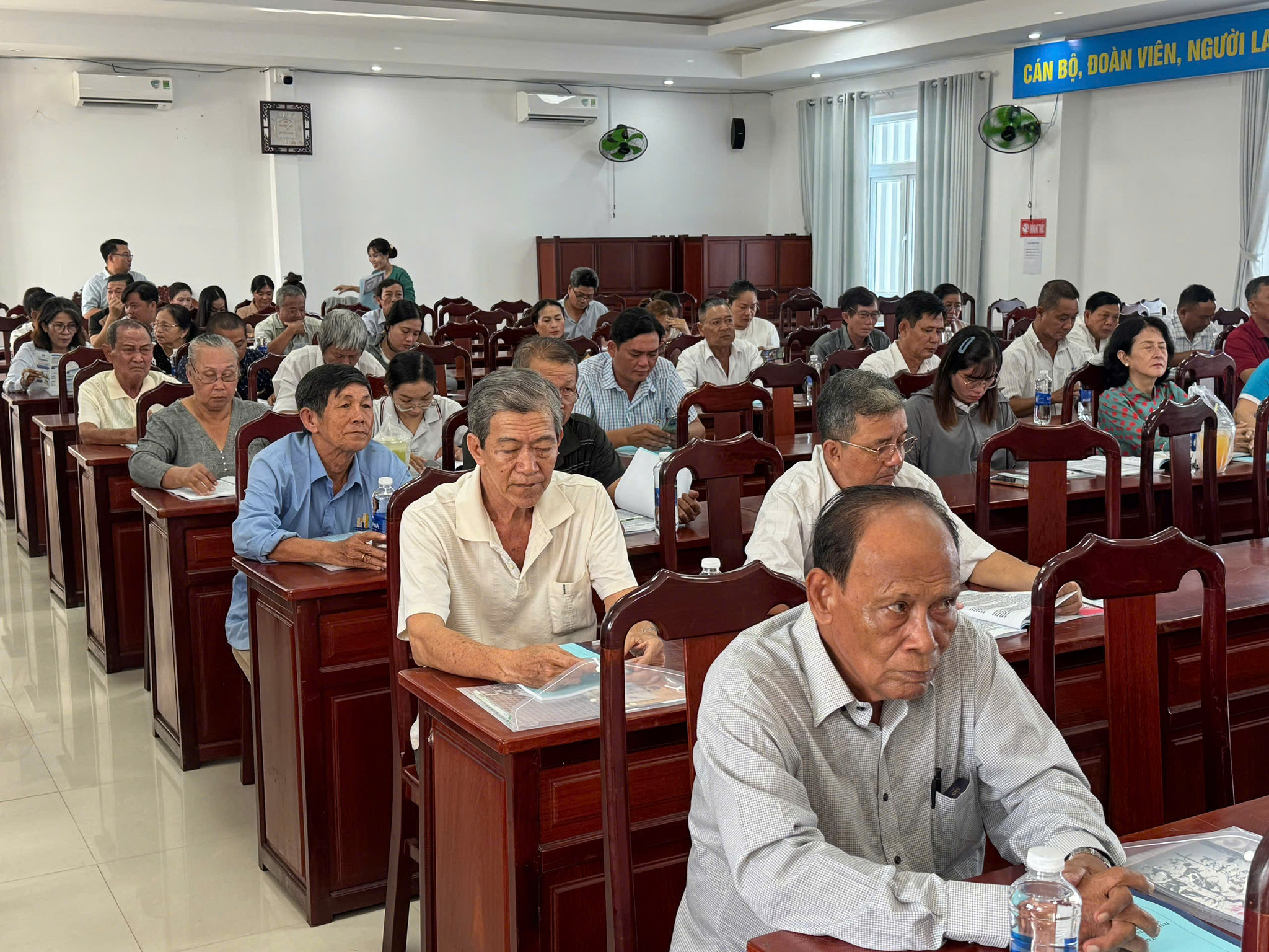 Gần 400 người dân vùng biên An Giang được cập nhật chính sách mới 