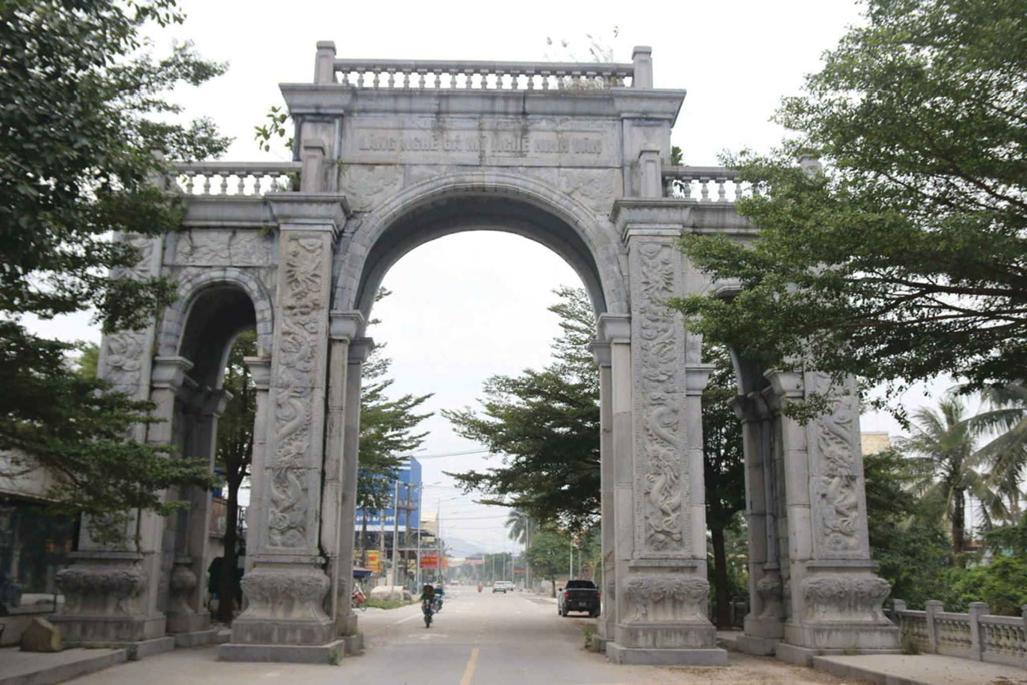 ảnh 3, cổng làng