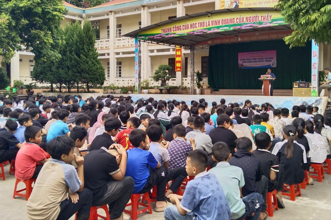 Nhân Lý: Nói không với tảo hôn từ trường học đến cộng đồng 