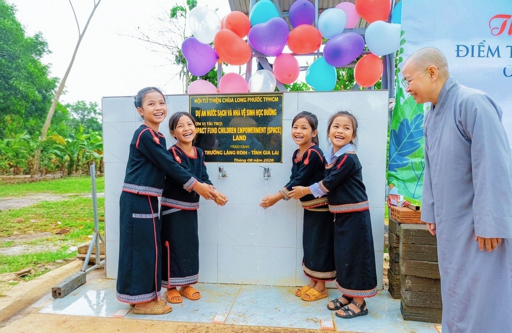 Niềm vui của học sinh điểm trường làng Roih