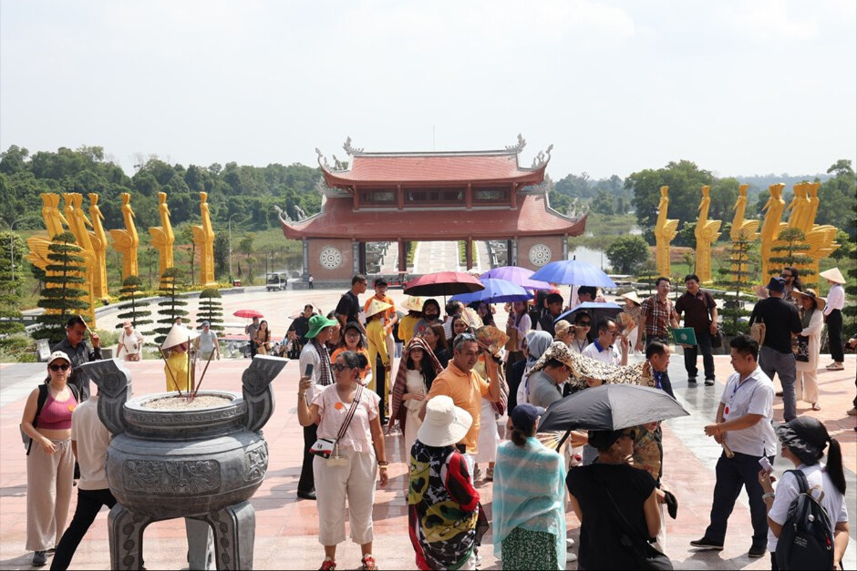 Cội nguồn và sắc màu 54 dân tộc hội tụ giữa lòng Hà Nội 