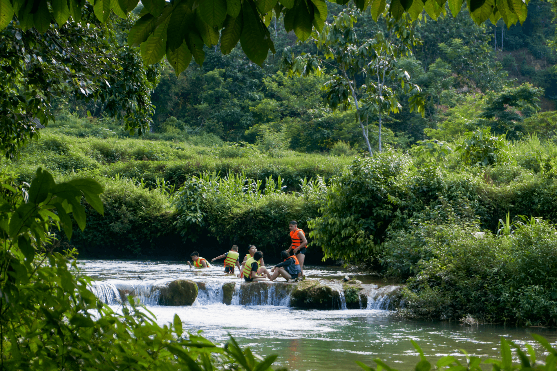 https://static-images.vnncdn.net/vps_images_publish/000001/000003/2026/10/4/trai-nghiem-4-1574.png