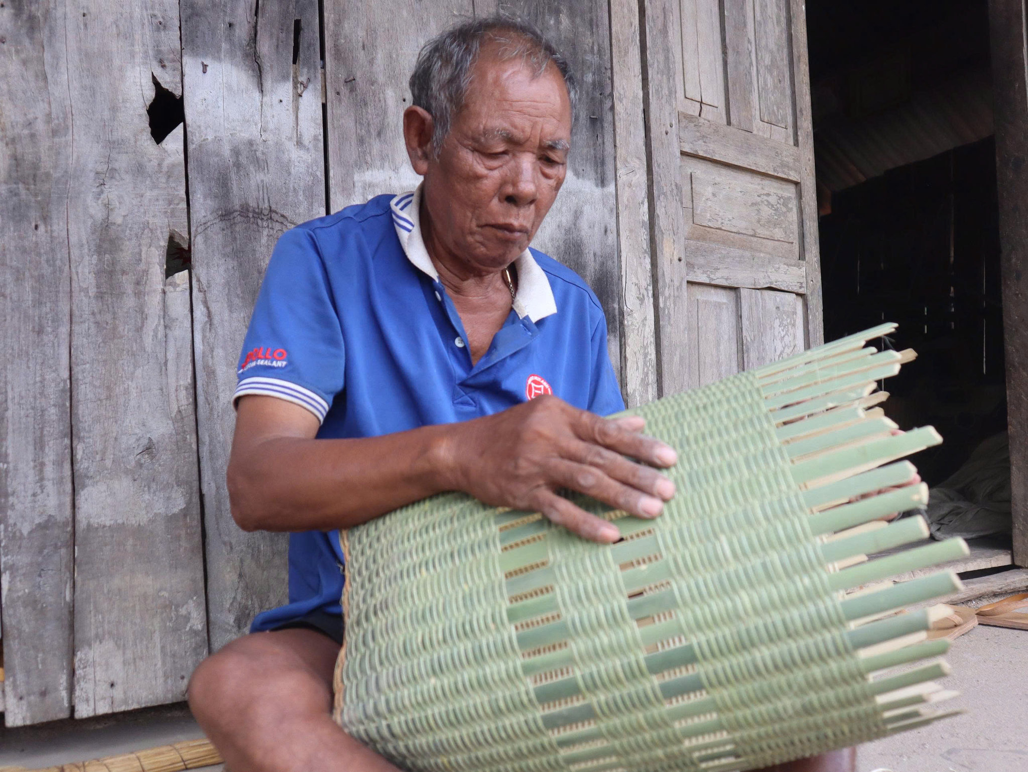 Chiếc gùi đi qua những mùa rẫy của người Mnông