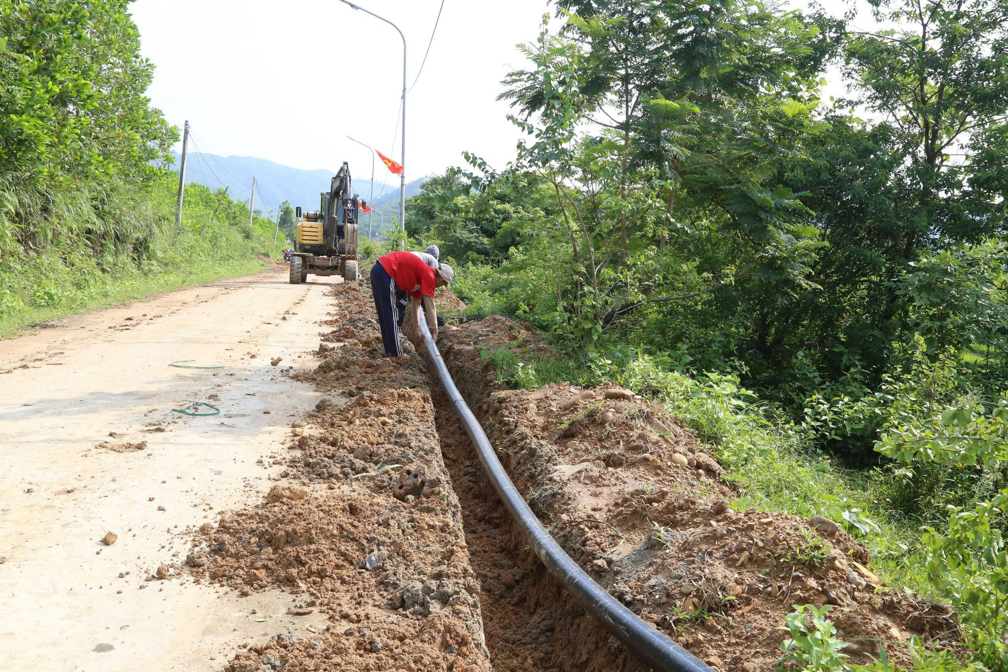 Tăng tốc đưa nước sạch về vùng biên 