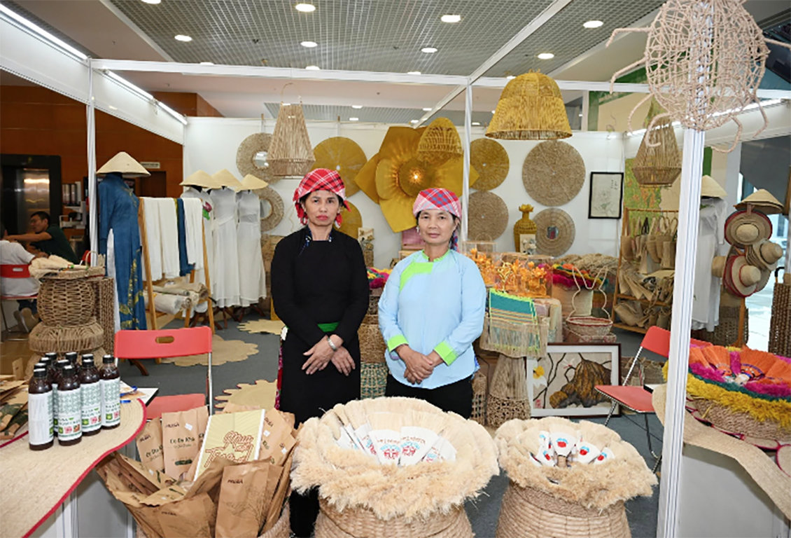 Hàng trăm mặt hàng thủ công của đồng bào DTTS xuất hiện tại Hanoi Giftshow 2026 