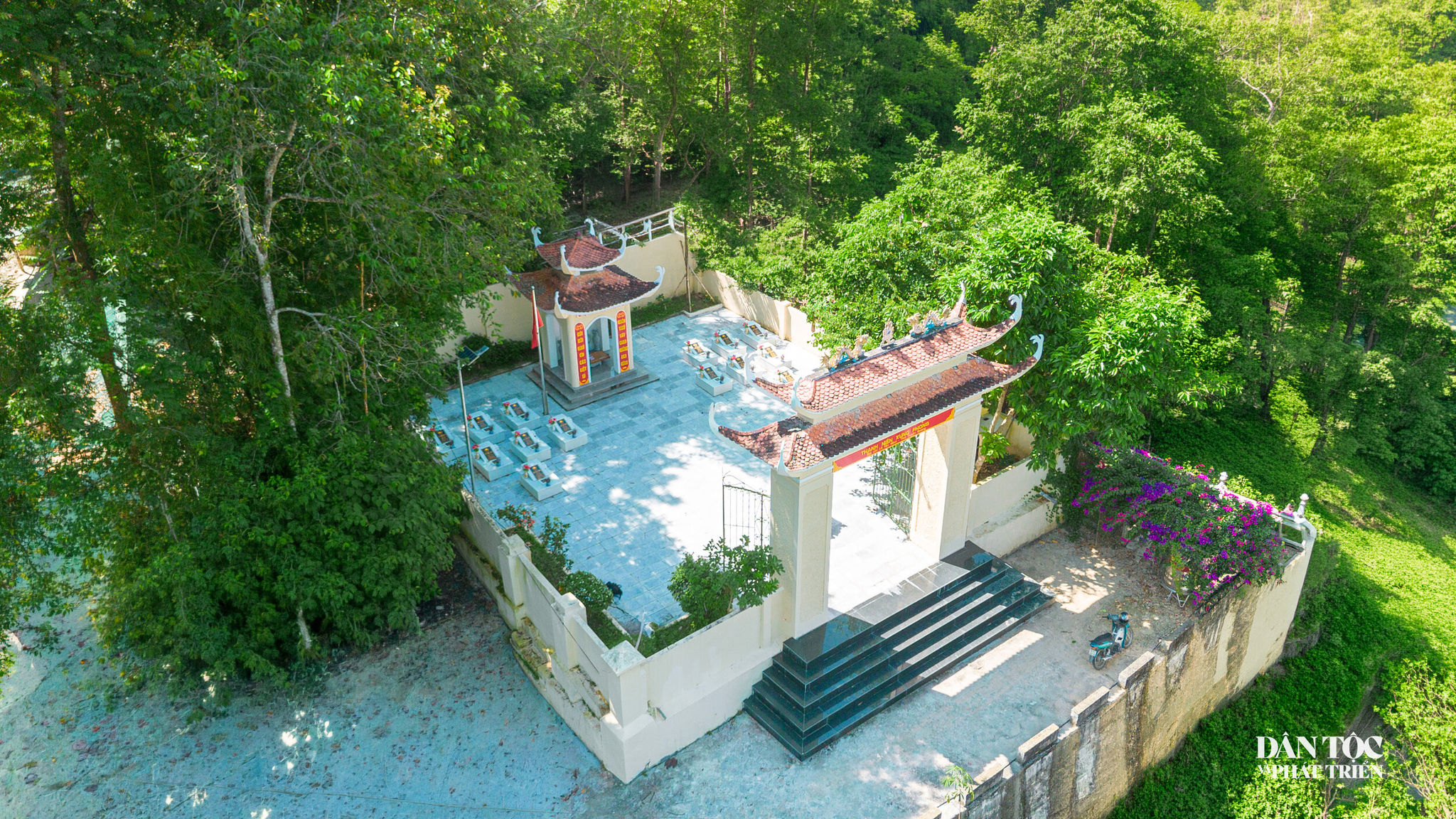 at12345ue_13.jpg