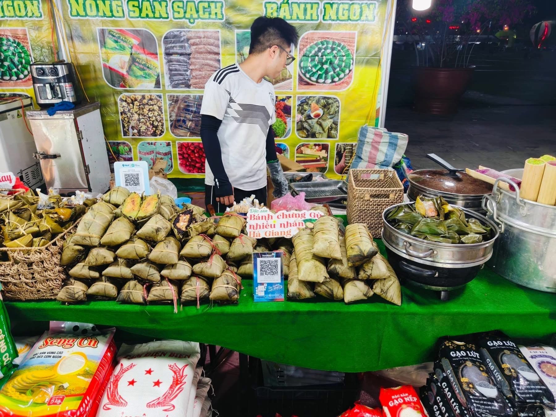 Không gian ẩm thực tại lễ hội Cà phê Sơn La lần thứ hai năm 2026. Ảnh: CTTĐT Sở Văn hoá Sơn La