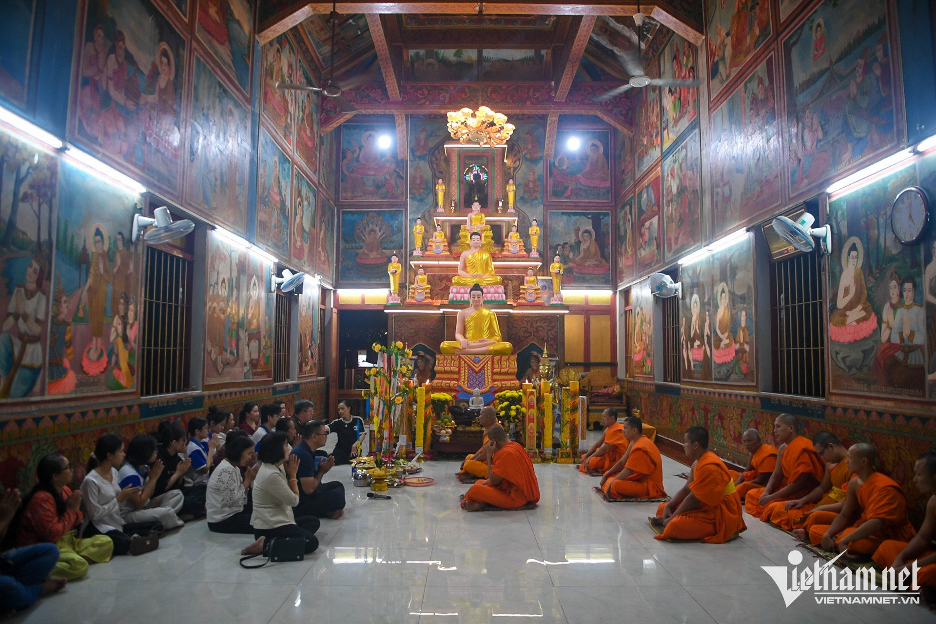 https://static-images.vnncdn.net/vps_images_publish/000001/000003/2026/10/10/w-sen-dolta-khmer-tphcm-nguyen-hue-2-897.jpg