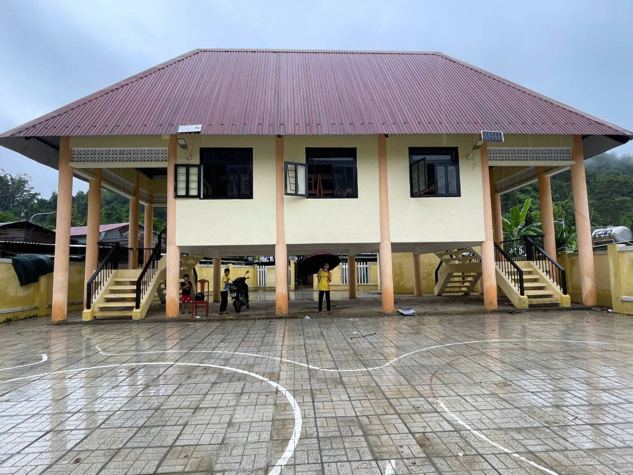 Hạ tầng 
