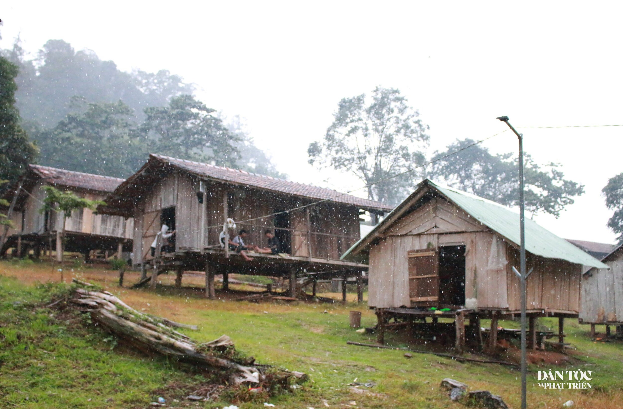 nhà làng