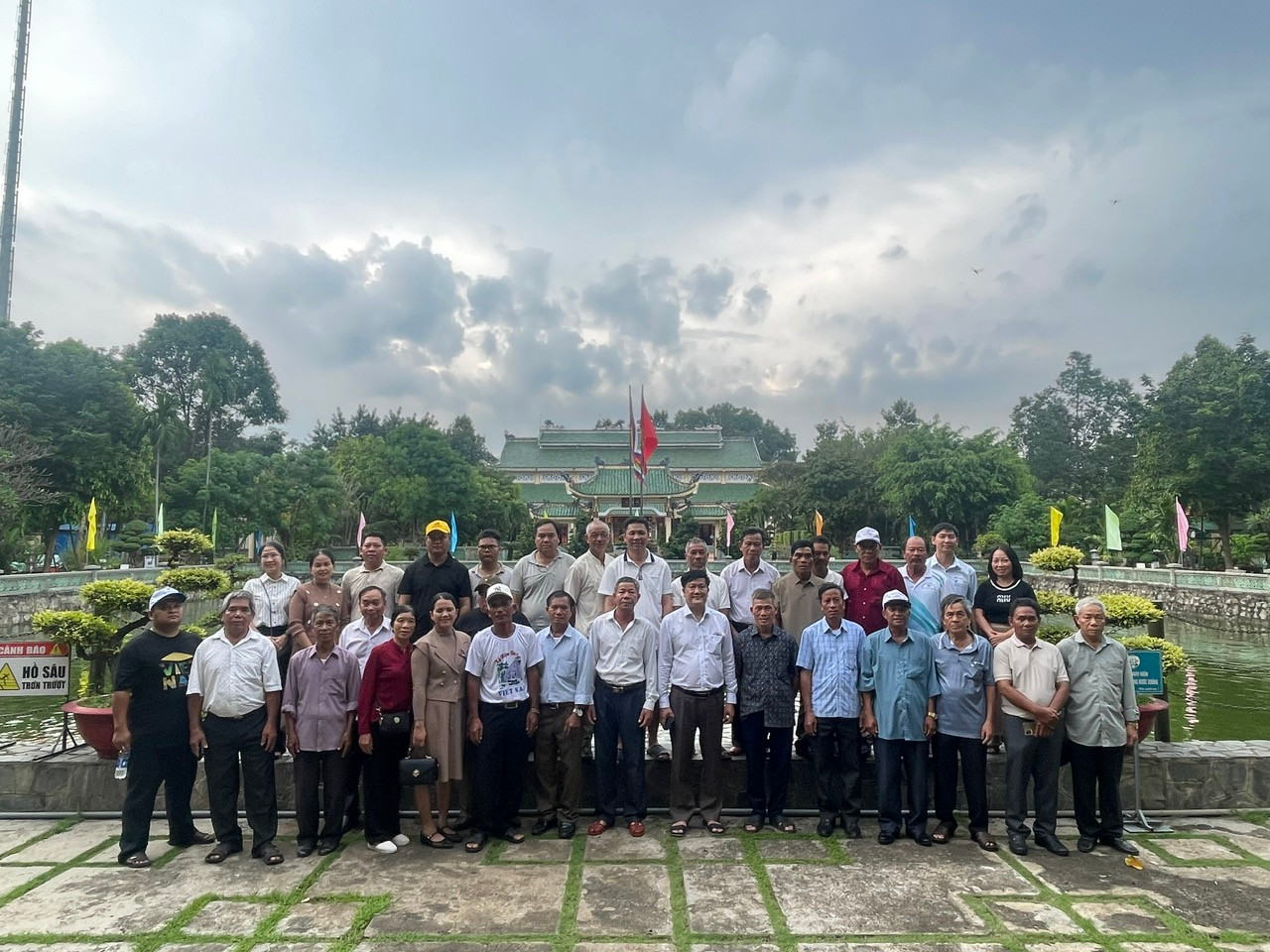 Người có uy tín tỉnh Đắk Lắk tham quan tại tỉnh Đồng Nai