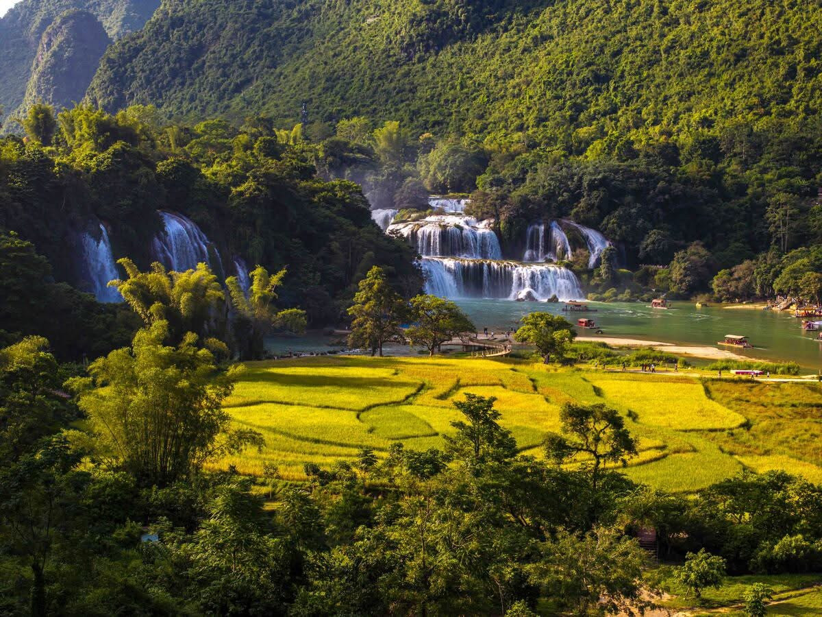 Lonely Planet (Mỹ) vừa đưa Việt Nam vào danh sách 15 xu hướng du lịch mùa thu năm 2026. Ảnh FC Việt Nam