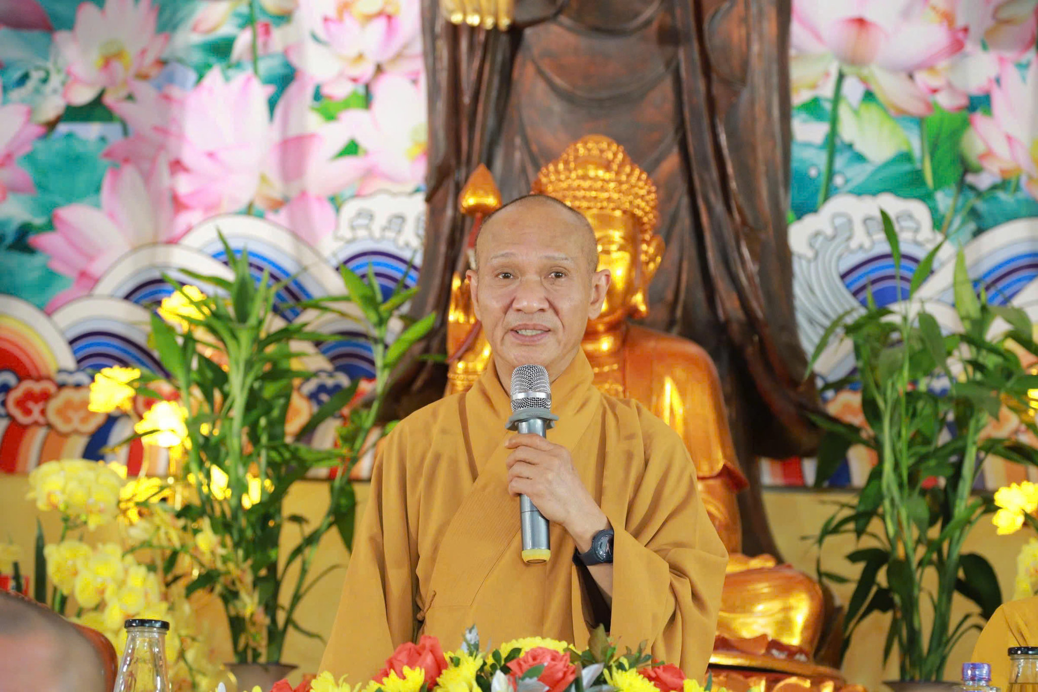 Hòa thượng Thích Thanh Điện, Phó Chủ tịch Hội đồng Trị sự (HĐTS), Phó Trưởng ban Thường trực Ban Hướng dẫn Phật tử Trung ương Phát biểu đạo từ tại hội nghị. Ảnh: Phatsuonline.