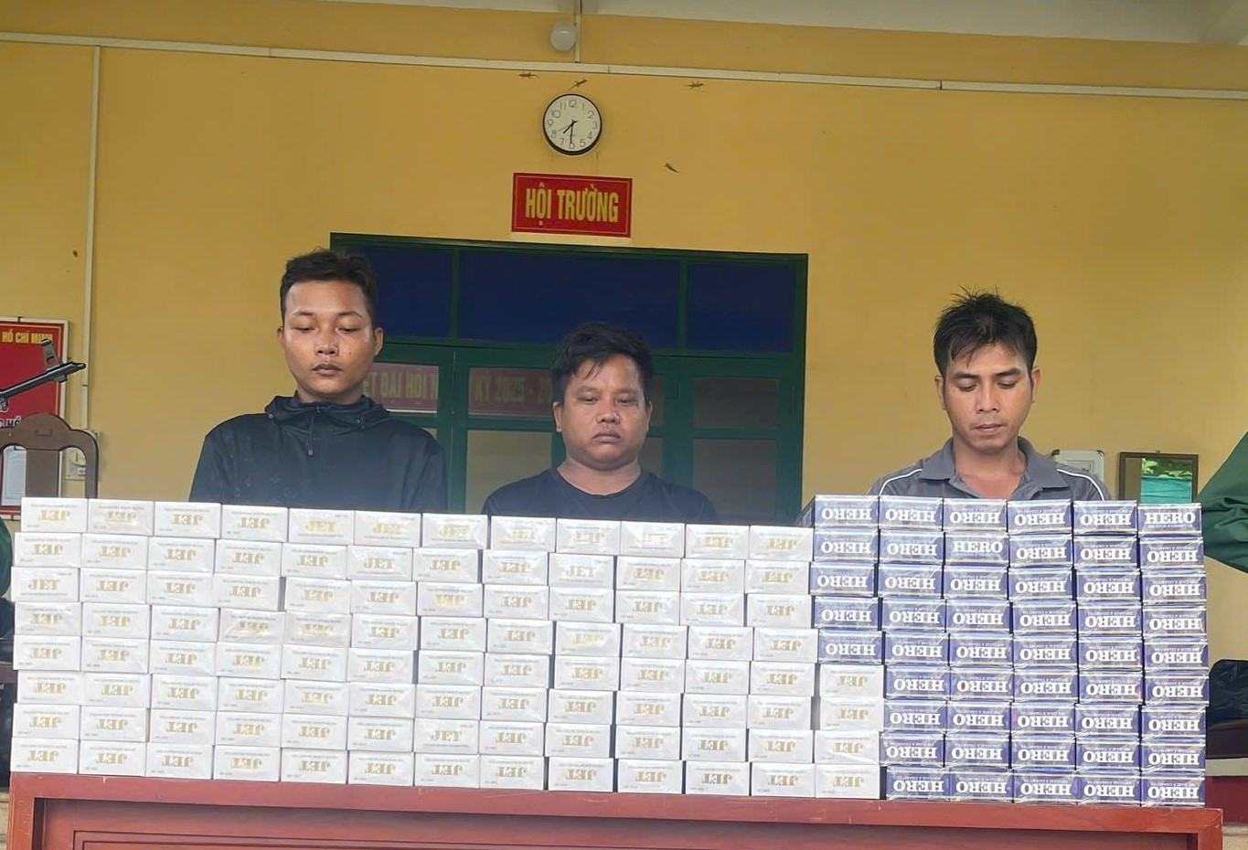 Một vụ vận chuyển 1500 bao thuốc lá vừa được Đồn Biên phòng Gành Dầu ( Bộ đội biên phòng tỉnh An) bắt giử vào ngày 15/10/2026