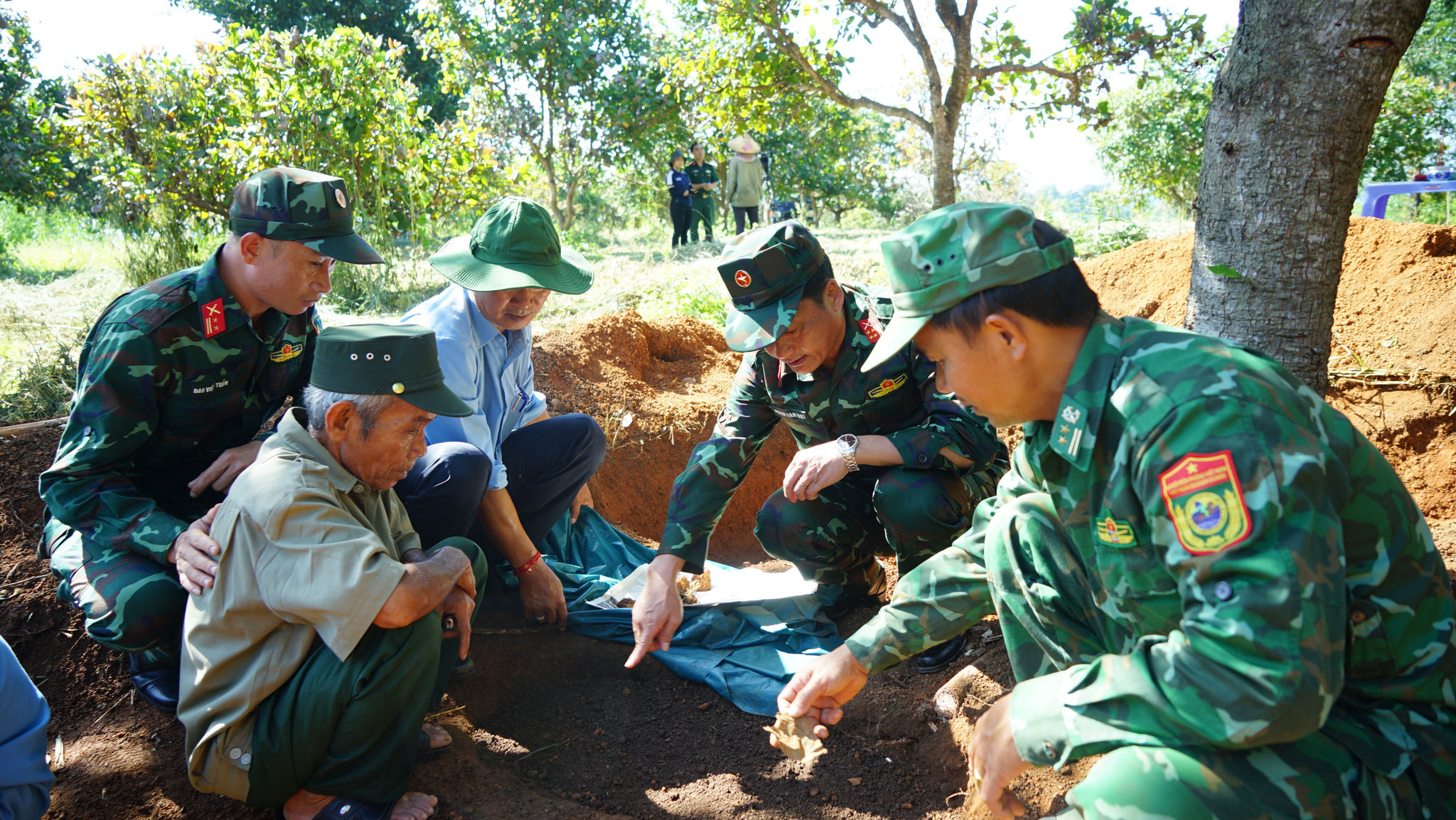 Già Siu Pích cung cấp cho lực lượng chức năng những thông tin quý giá để tìm kiếm đồng đội