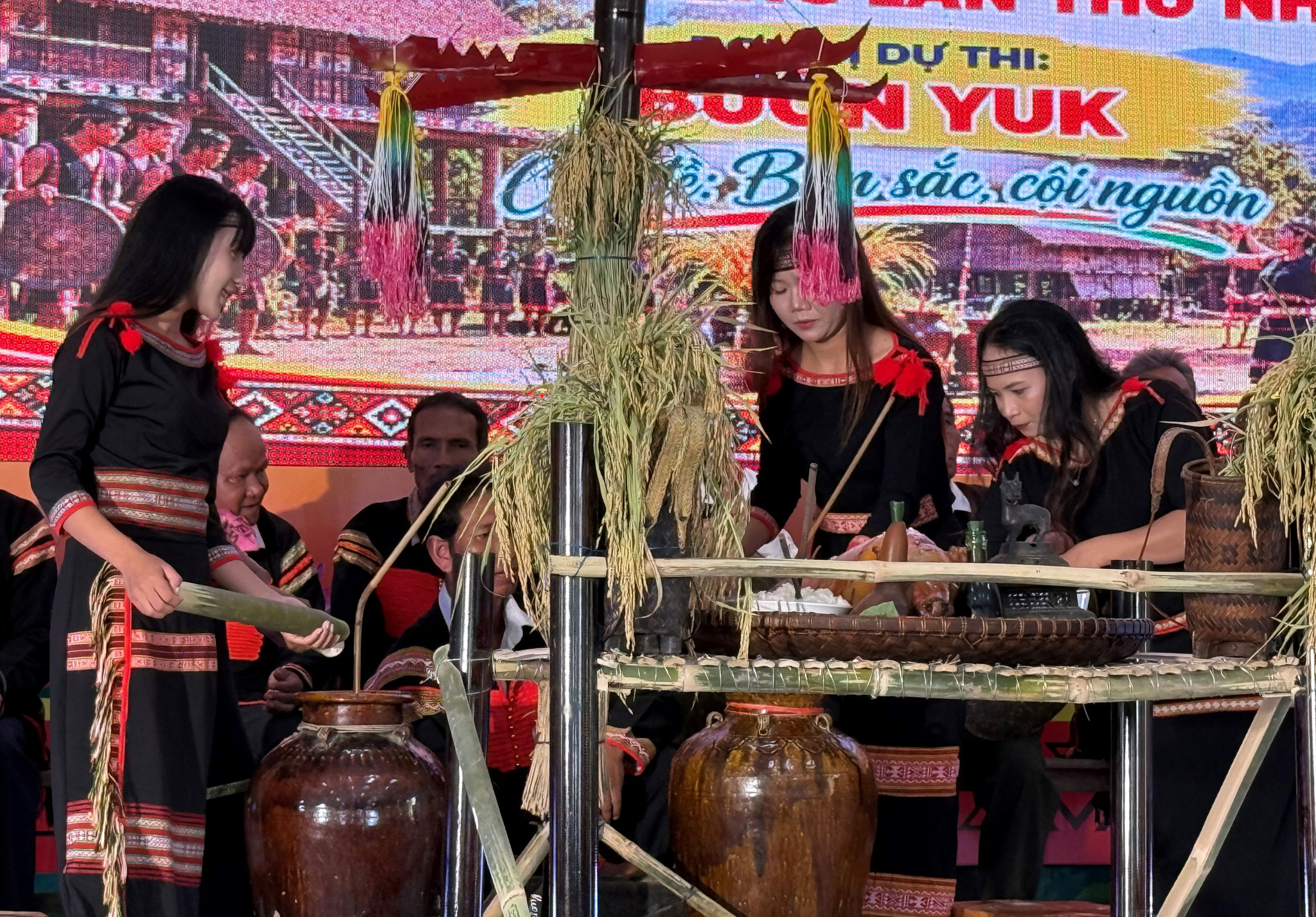 Với đồng bào Mnông, lúa không chỉ là cây lương thực, vòng đời cây lúa gắn với phong tục và đời sống tinh thần