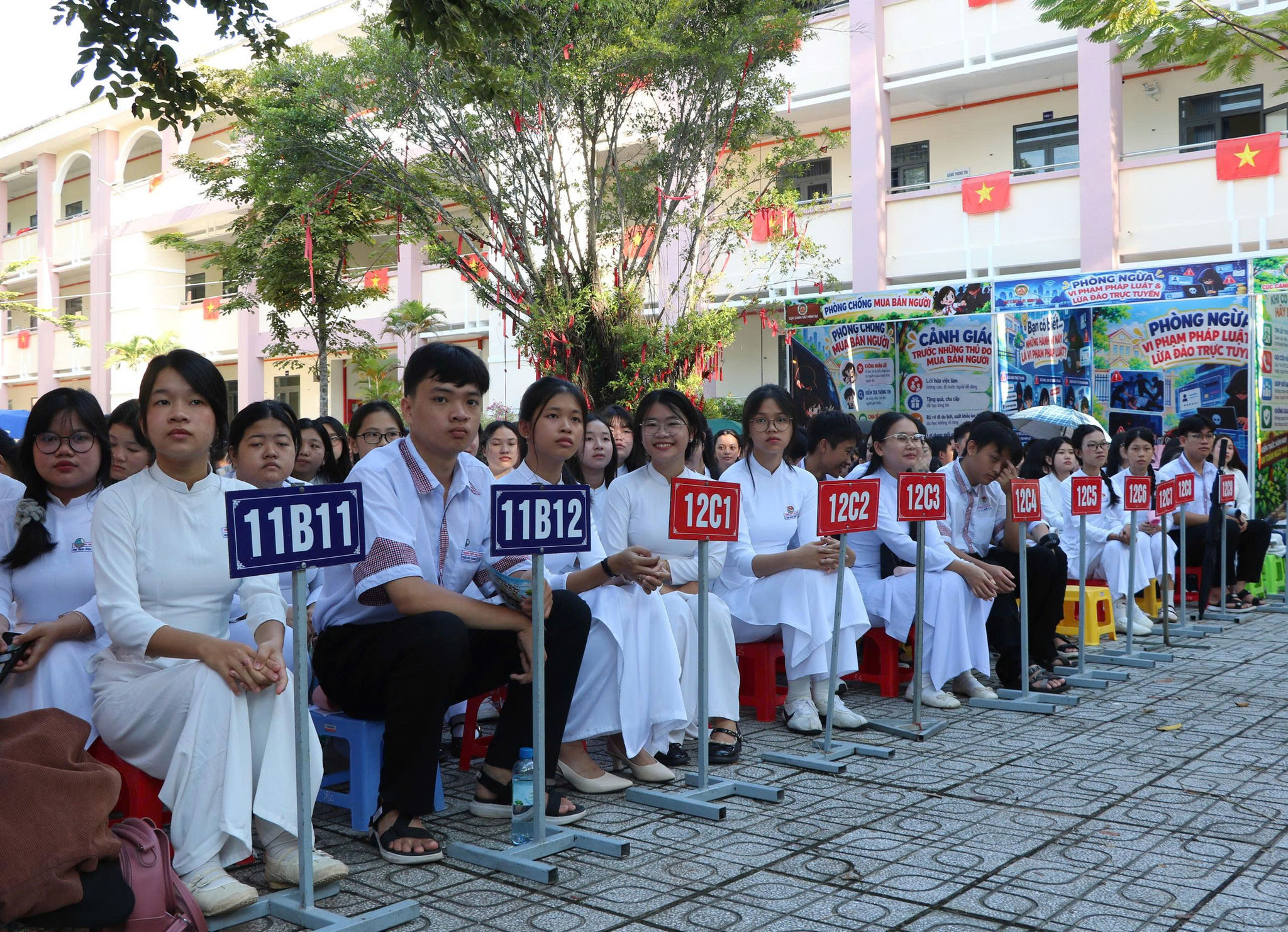 Các em học sinh Trường THPT Phú Quốc tham dự Chương trình. Ảnh: Tiến Dũng